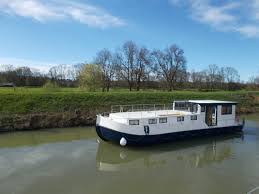DANS LES EAUX D’EDEA