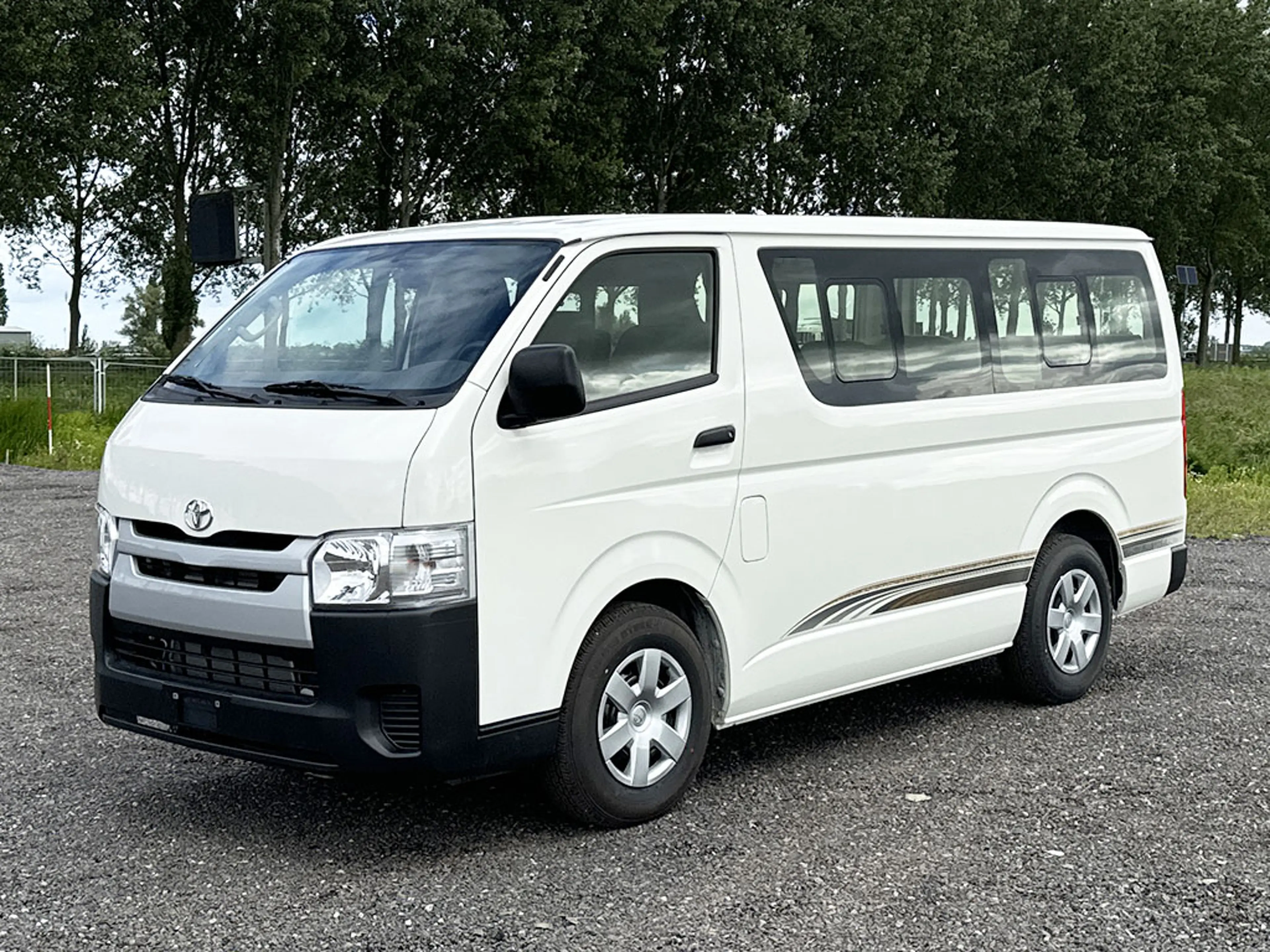 Toyota HiAce Commuter